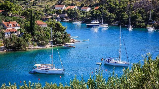 Uvala Bobovišća Uvala Bobovišća